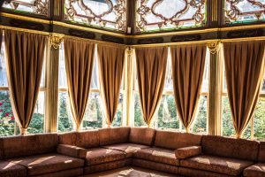 Las cortinas, más que un elemento decorativo y de origen milenario